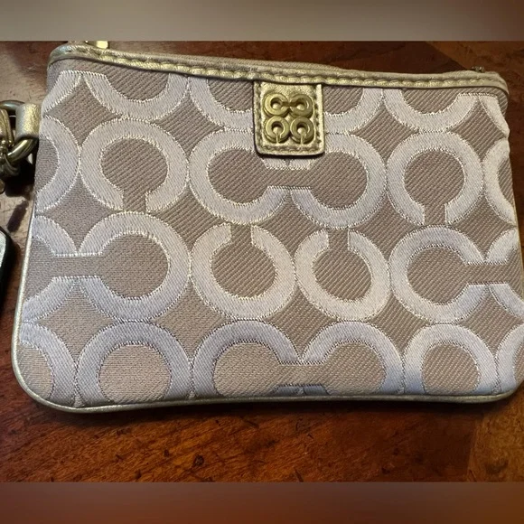 EUC jacquard Coach wristlet - Picture 4 of 4